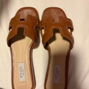 size 6.5 steve madden shoes nwt never worn super cute!! (similar to hermes)